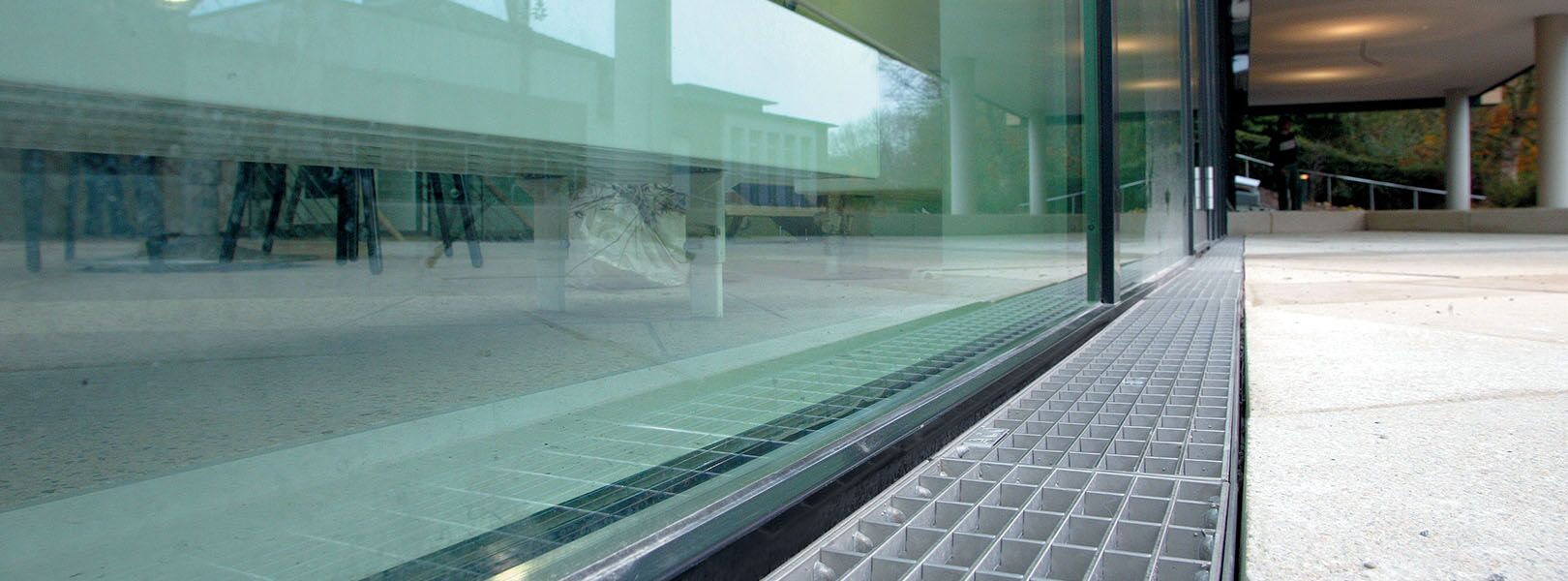 building threshold drainage